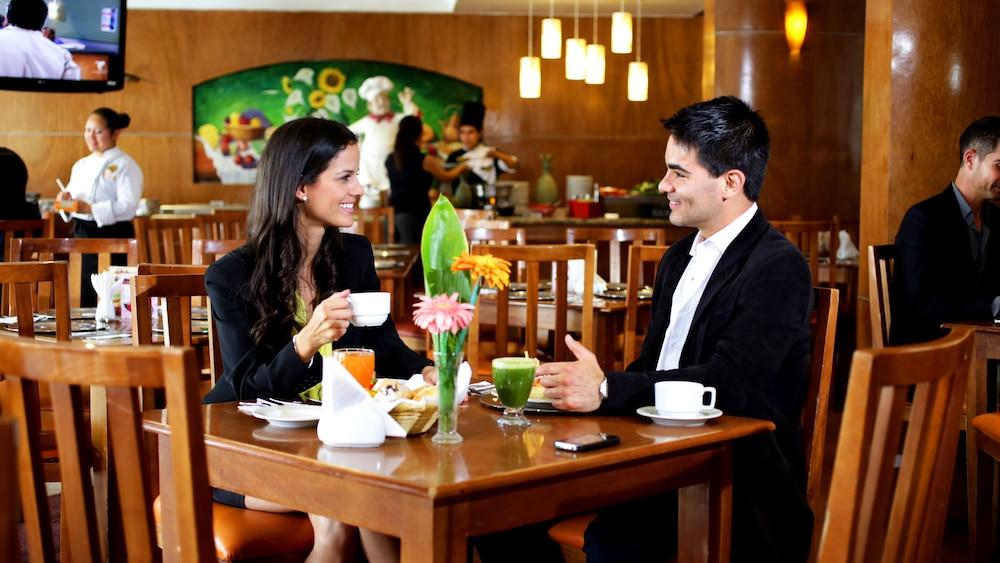 Hotel Ciros Pachuca エクステリア 写真